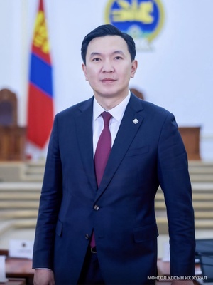 Н.Учрал